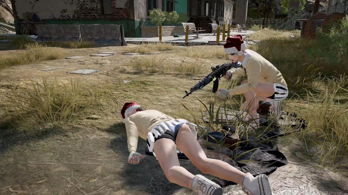 绝地求生怎么抬起倒地的人
